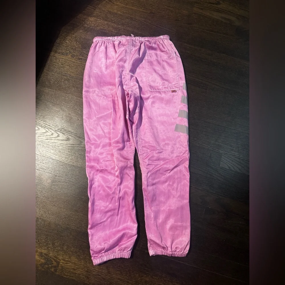 FREE CITY SATIN JUMP PANT IN PINK CLOUD. 🩷 - Picture 3 of 7